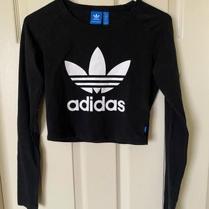 Super cute long sleeved Addidas crop t shirt size S